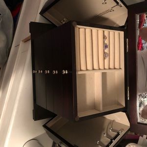 Jewelry box